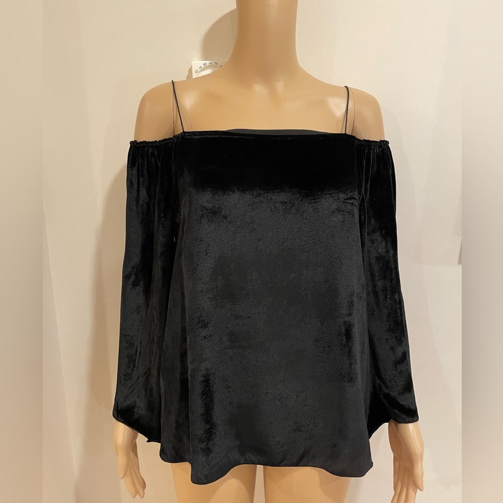 NWT Alice + Olivia black velvet off the shoulder top